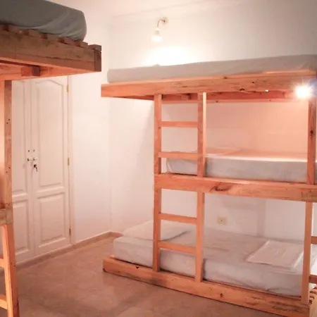 Hitide House بيت شباب *